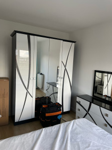 Photo de galerie - Montage armoire , un lit , deux table de chevet et d’une maquilleuse .