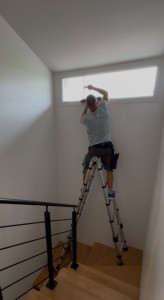 Photo de galerie - Nettoyage de vitre avec accès difficile dans un escalier