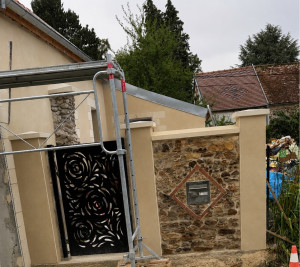 Photo de galerie - Création de mur, poteaux plus pose de boîte au lettre et pose de portail extérieur 