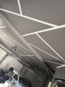 Photo de galerie - Ratissage et peinture décorative sur un plafond de garage 