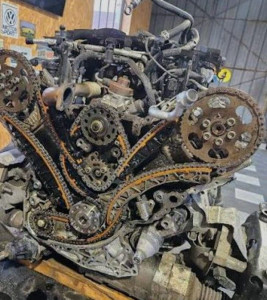 Photo de galerie - Remplacement chaine de distribution, démarreur, pompe a huile avec depose/repose moteur 