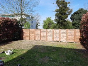 Photo de galerie - Panneaux brise vent en limite de jardin.