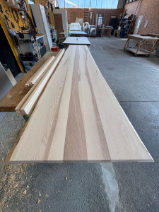 Photo de galerie - Plateau en frêne, assemblage en denture 