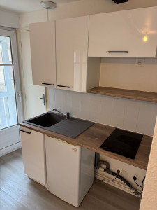 Photo de galerie - Installation d’une kitchenette sur mesure + électroménager