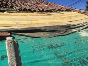 Photo de galerie - Changement de la volige des chevrons et des tuiles 