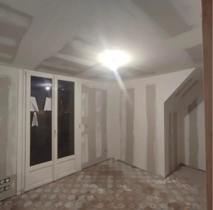 Photo de galerie - Sur cette pièce j’ai réalisé le placo plâtre puis collé les bandes a joints.