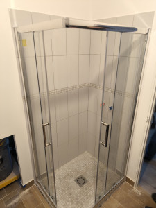 Photo de galerie - Installation de cabine de douche