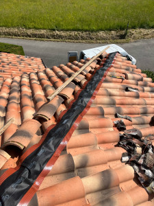 Photo de galerie - Pose de closoir sous faîtière 