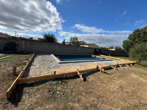 Photo de galerie - Préparé le coffrage pour un dale autour d’un piscine 