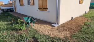 Photo de galerie - Travaux de raccordement des descentes d'eau sur le collecteur. 
