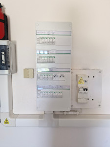 Photo de galerie - Réalisation d'une mise au norme d'un tableau électrique 