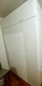 Photo de galerie - Penderie IKEA Lastare 8 caissons avec étagères, penderies, paniers et portes bâtantes 