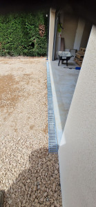 Photo de galerie - Pose caniveaux 