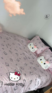 Photo de galerie - Chambre soigneusement rangée : ménage complet, lit fait et espace impeccable.