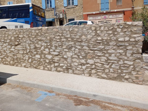 Photo de galerie - Decroutage et jointage d'un mur existant.