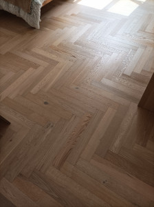 Photo de galerie - Pose d'un parquet massif en chêne