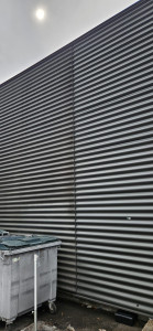 Photo de galerie - Nettoyage de bardage en cours 