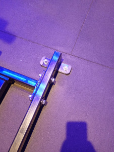 Photo de galerie - Fixation d'appareil de musculation chez fitness Park la sentinelle 