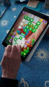 Photo de galerie - Prévention jeux de tablette : gérer les pubs intempestives, installer une application