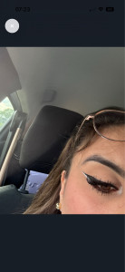 Photo de galerie - Pose faux cil+ liner noir et blanc et coin de l’œil paillette blanche