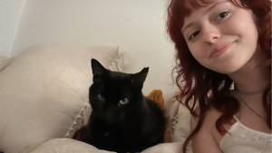 Photo de galerie - Passage matin et soir chez une dame pour ses deux petits chats ! J’ai nettoyé leurs litières, vérifier le niveaux des gamelles et de l’eau et joué avec eux ! Super expérience ?