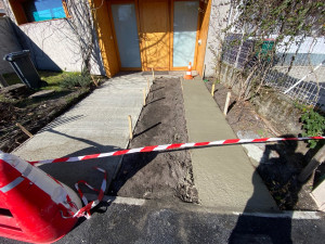 Photo de galerie - Réalisation de deux bandes de roulement pour un stationnement sur la commune de Pessac