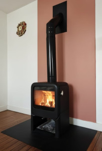 Photo de galerie - Démolition d'une ancienne cheminée et mise en place d'un place feu et finition peinture pour installation de poêle par la suite.