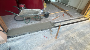 Photo de galerie - Mise en place d’une rampe pour passage transpalette 