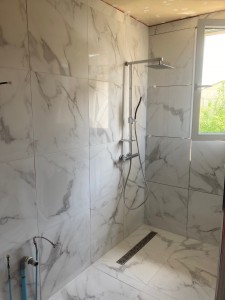 Photo de galerie - Salle de bain complète carrelage plomberie