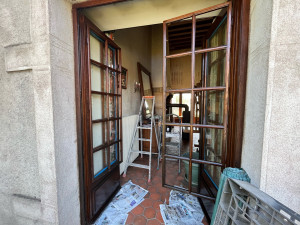 Photo de galerie - Application lasure sur portes et cadre extérieur 