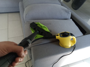 Photo de galerie - Nettoyage de canapé au balai vapeur Karcher