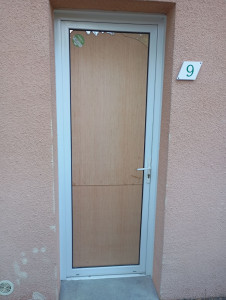 Photo de galerie - Mise en sécurité d'une porte vitrée après la casse de la vitre