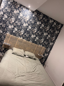Photo de galerie - Pose de papier peint ainsi que tête de lit sur mesure 4 chambres dans un Air&bnb