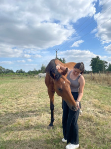 Photo de galerie - Je m’occupe aussi des chevaux !!