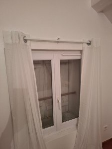 Photo de galerie - Montage tringle à rideaux + rideaux IKEA 