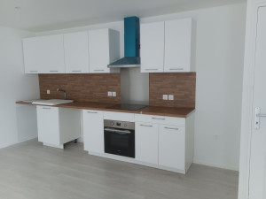 Photo de galerie - Pose de 5 cuisines complètes pour de nouveaux logements.