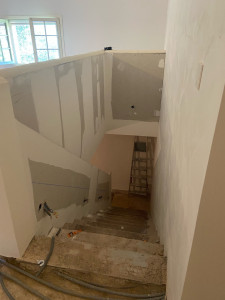 Photo de galerie - Création rampe d’escalier en placo + éclairage de rampe d’escalier 