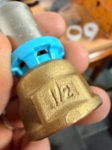 Photo de galerie - Installation d'un réseau d'air comprimé dans un atelier industriel, selon schéma fourni par le client pour son outillage.