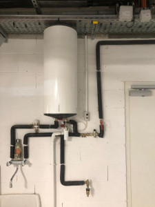 Photo de galerie - Installation complète de chauffe-eau 
 électrique 