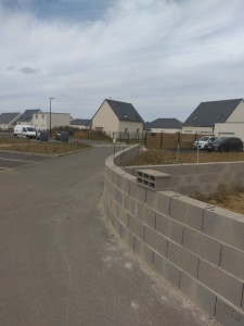 Photo de galerie - Muret de clôture 82 mètre linéaire sur 1m de hauteur 