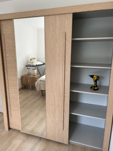 Photo de galerie - Montage dressing avec portes coulissantes 