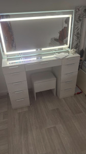 Photo de galerie - Montage coiffeuse 