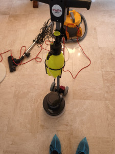 Photo de galerie - Monobrosse polissage nettoyage 