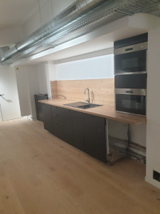 Photo de galerie - Création de cuisines personnalisées, pensées pour maximiser l'espace avec style et fonctionnalité.


