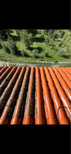 Photo de galerie - Nettoyage de toiture avec nettoyeur basse ou haute pression