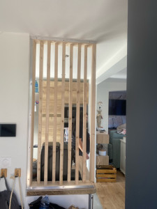 Photo de galerie - Fabrication et pose d une petite cloison ajourée. 