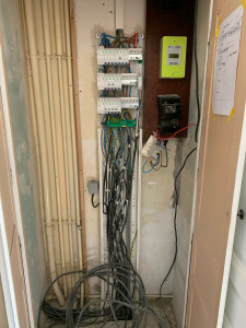 Photo de galerie - Remise en état complet d’un logement des années 70 nouveaux câbles tableau  et appareillage 