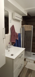 Photo de galerie - Realisation salle de bain entiere ( mur compris) 