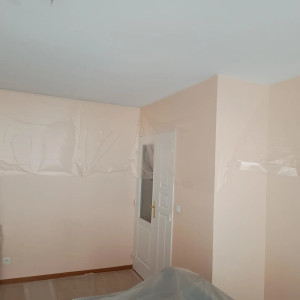 Photo de galerie - Mise en peinture d'un plafond après dégât des eaux.