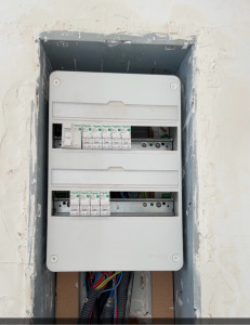 Photo de galerie - Création en cours d’un tableau électrique 